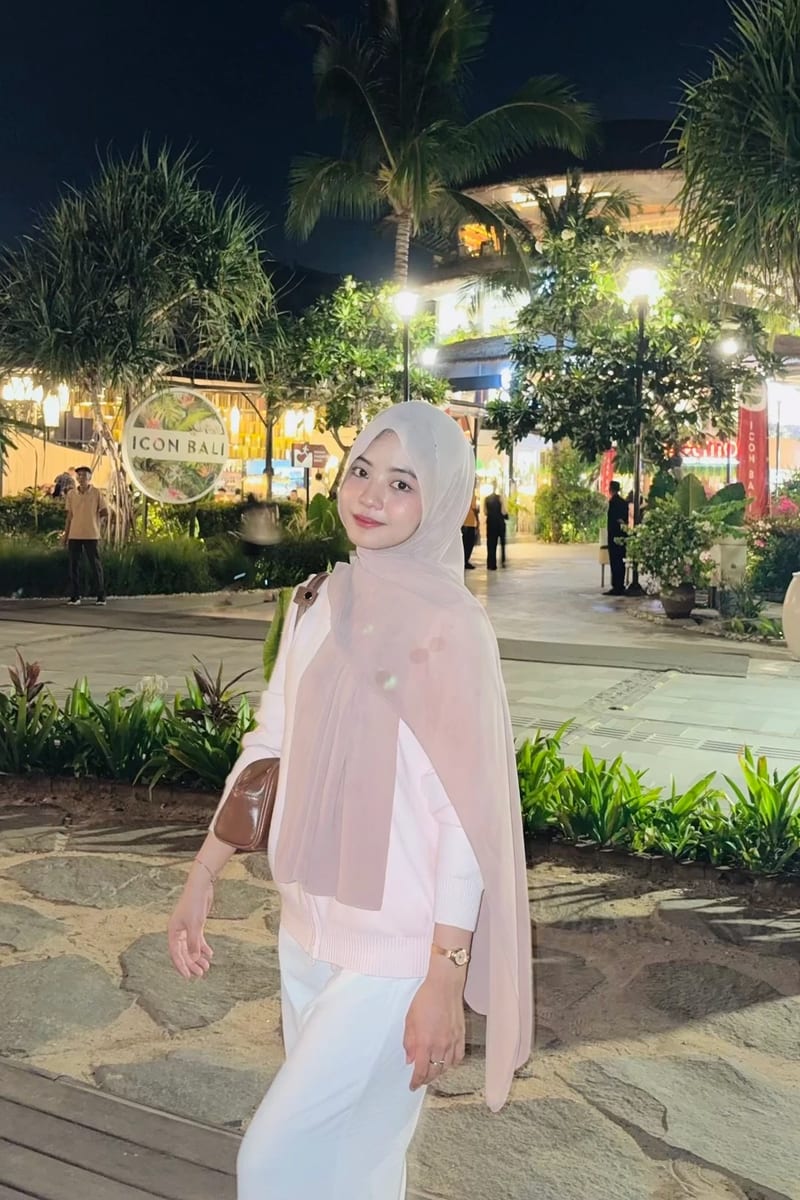 Annisa, malam di Icon Bali